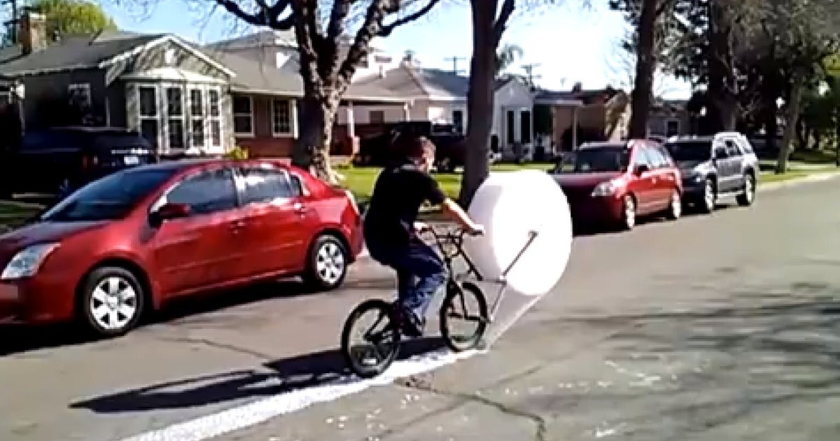 Bicycle Lays Track Of Bubble Wrap, Pops It As It Rides Along (VIDEO