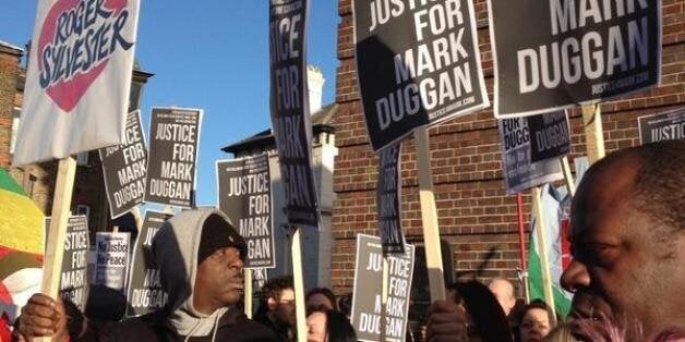 Street scene outside Mark Duggan vigil via @TownsendMark