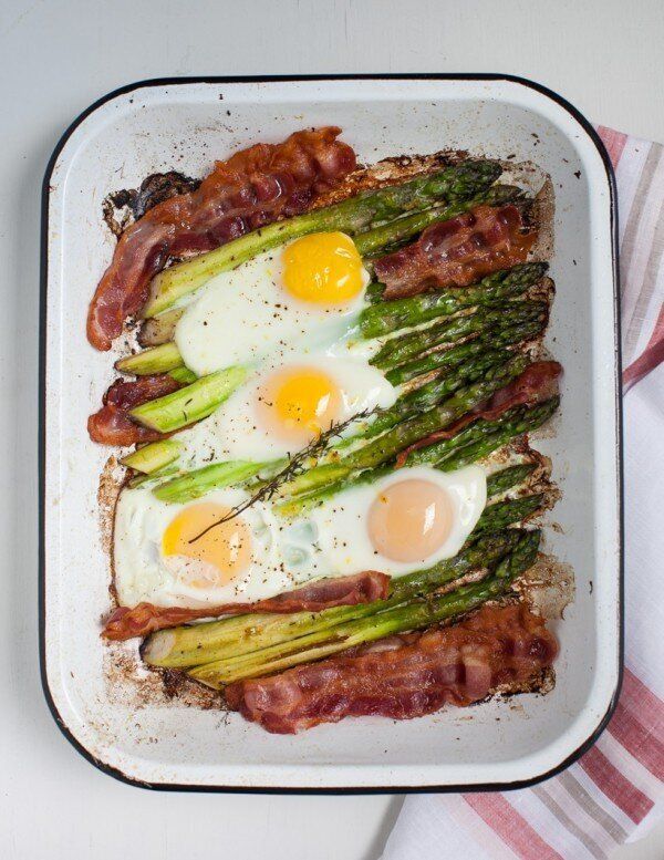 One-Pan Crispy Bacon and Roasted Asparagus with Baked Eggs