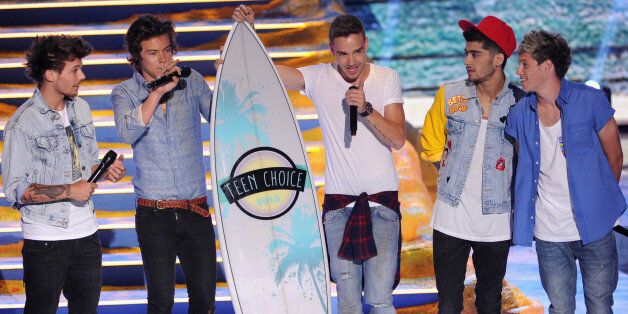 Liam Payne, Harry Styles, Louis Tomlinson, Zayn Malik and Niall Horan of One Direction accept Choice Group award