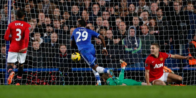 Chelsea's Cameroonian striker Samuel Eto'o (C) scores their second goal past Manchester United's Spanish goalkeeper David de Gea (2R) during the English Premier League football match between Chelsea and Manchester United at Stamford Bridge in London on January 19, 2014. AFP PHOTO / ADRIAN DENNISRESTRICTED TO EDITORIAL USE. No use with unauthorized audio, video, data, fixture lists, club/league logos or live services. Online in-match use limited to 45 images, no video emulation. No use in betting, games or single club/league/player publications. (Photo credit should read ADRIAN DENNIS/AFP/Getty Images)