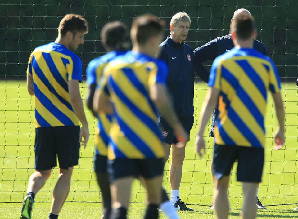 Soccer - UEFA Champions League - Play-Offs - First Leg - Fenerbahce v Arsenal - Arsenal Training Session - London Colney