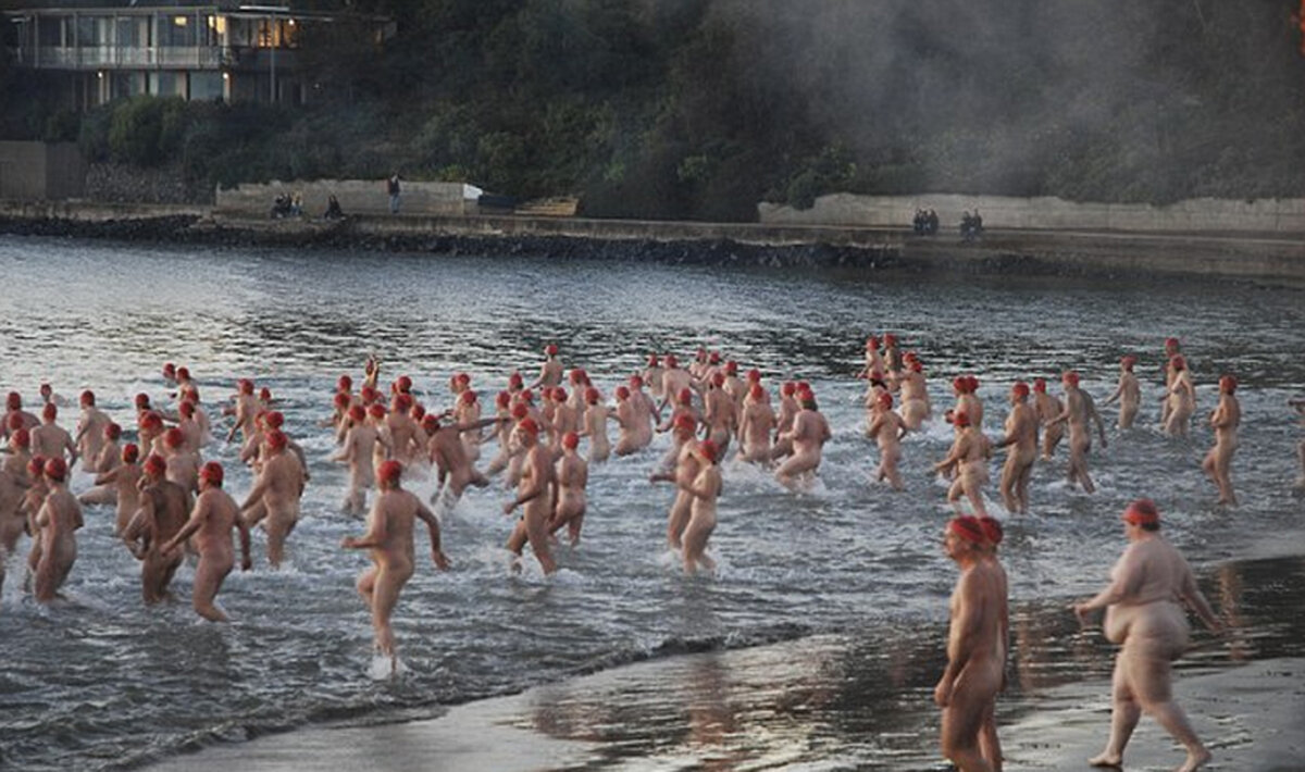 winter skinny dipping PHOTOS: Hundreds of winter swimming enthusiasts go skinny ...