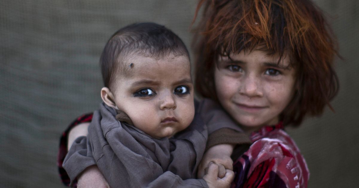 21 Haunting Portraits Of Afghanistan's Refugee Children Living In The ...