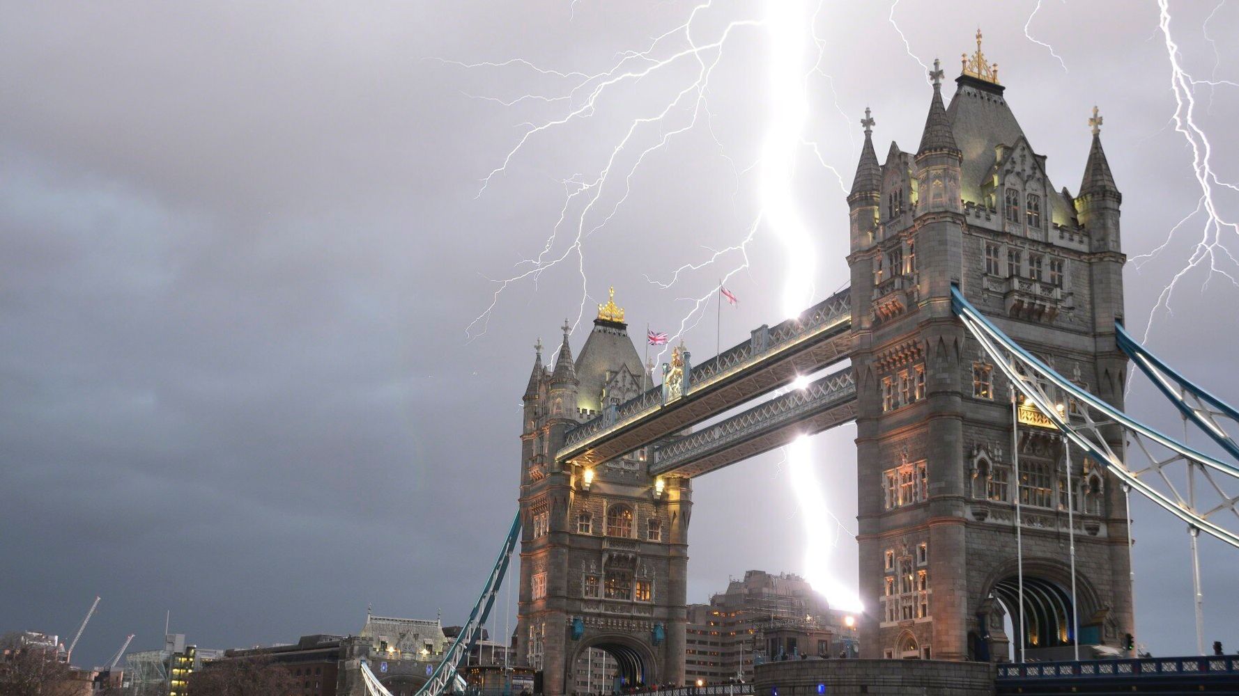 Closest Lightning Strike Near Me Lightning Strikes Tower Bridge, Amateur Photographer Captures Spectacular  Image (Picture) | Huffpost Uk News