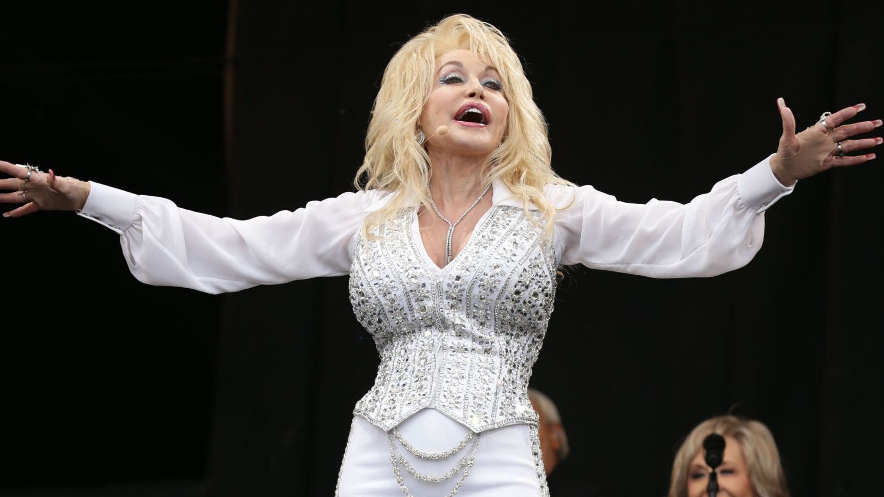 Dolly Parton Sex Videos Coming - Dolly Parton On Glastonbury Miming Accusations: 'My Boobs And Hair Are Fake  But What Is Real Is My Voice' | HuffPost UK Entertainment
