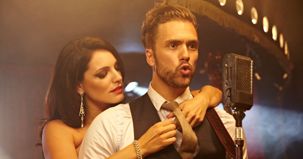 Lawson 'Juliet' Video Sees Kelly Brook Vamp It Up, Fueling Andy Brown ...