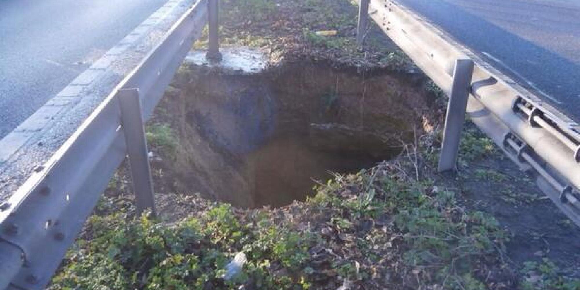 Massive 50ft-Deep Sinkhole Opens Up On M2 In Kent, Causing Delays ...