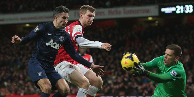 LONDON, ENGLAND - FEBRUARY 12: Wojciech Szczesny of Arsenal saves from Robin van Persie of Manchester United during the Barclays Premier League match between Arsenal and Manchester United at Emirates Stadium on February 12, 2014 in London, England. (Photo by John Peters/Man Utd via Getty Images)