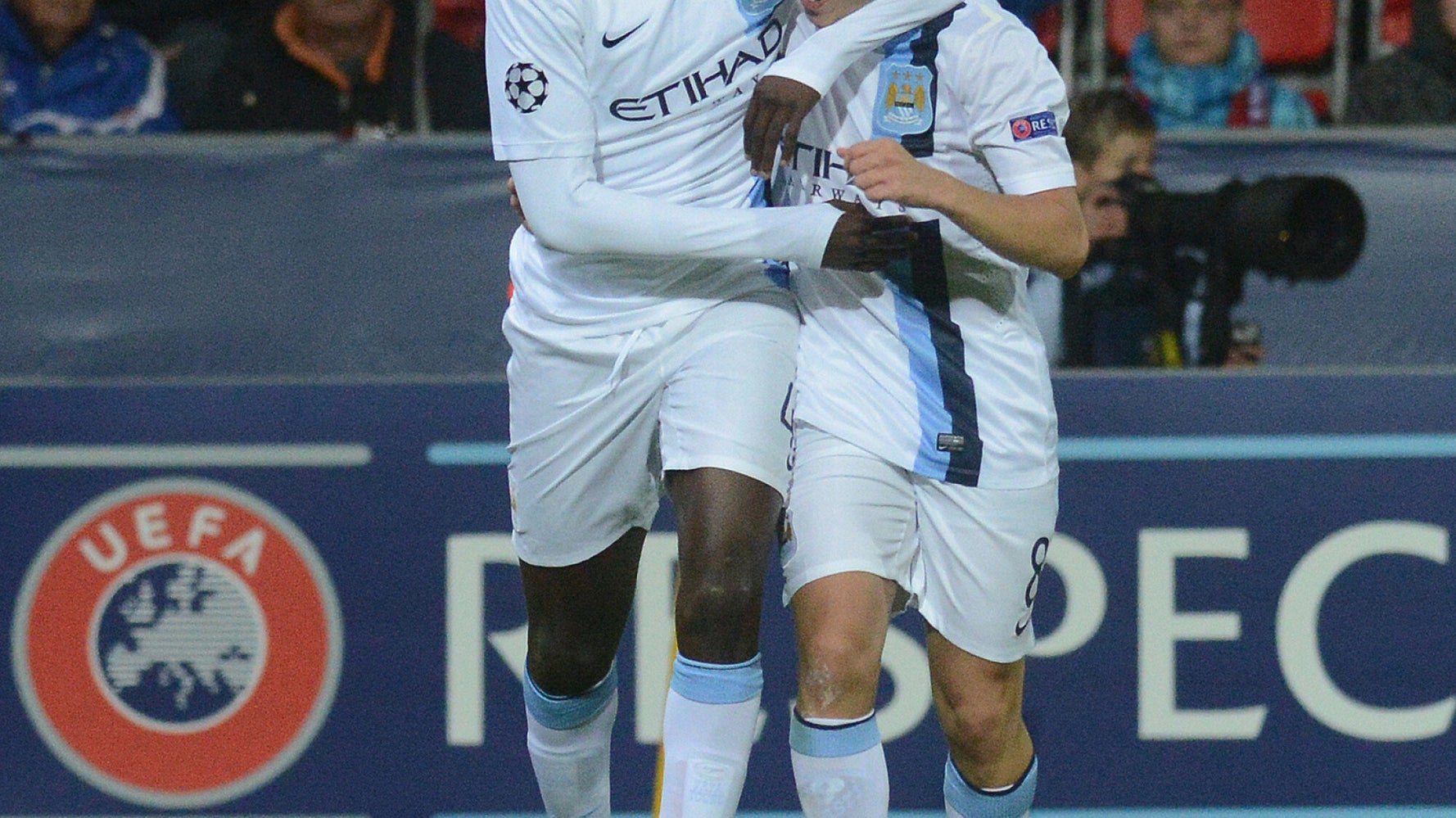 Viktoria Plzeň 03 Manchester City Yaya Touré Hits Screamer (PICTURES