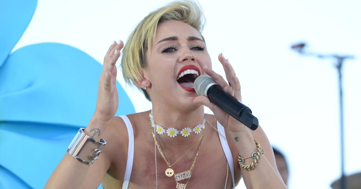 Miley Cyrus Cries During Wrecking Ball Performance At Iheartradio