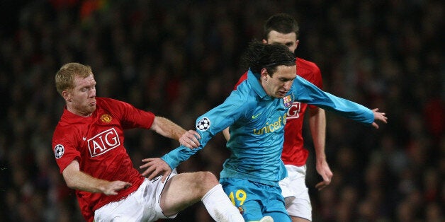 MANCHESTER, UNITED KINGDOM - APRIL 29: Paul Scholes of Manchester United challenges Lionel Messi of Barcelona during the UEFA Champions League Semi Final, second leg match between Manchester United and Barcelona at Old Trafford on April 29, 2008 in Manchester, England. (Photo by Clive Brunskill/Getty Images)