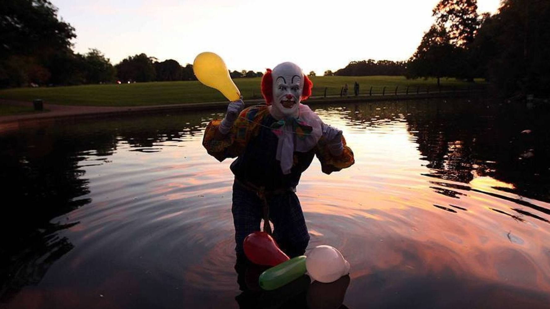 Northampton Clown Video Shows Him Getting Out Of A Lake And Its Still Terrifying Huffpost