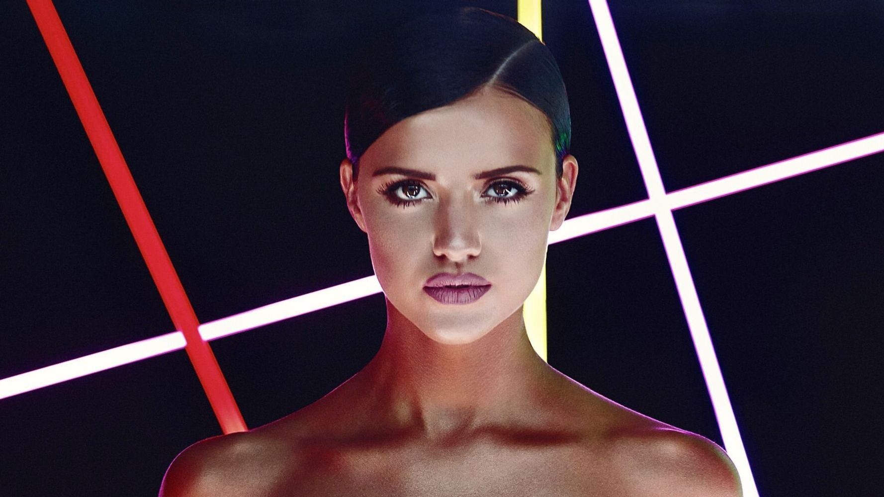 ‘towie Star Lucy Mecklenburgh Poses Topless As Face And Body Of