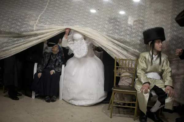 hasidic jewish wedding dress