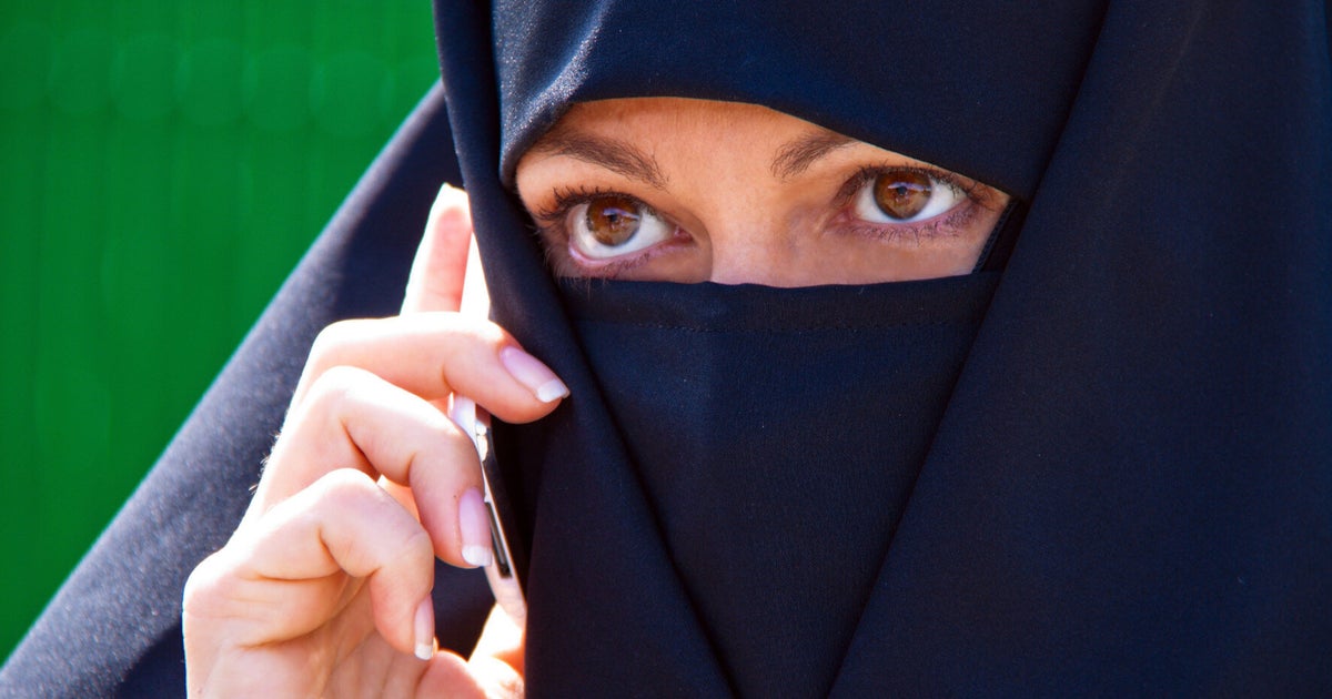 Девушка в парандже. Burqa. Мусульманка 18. Бурка паранджа никаб. Никаб сирия.