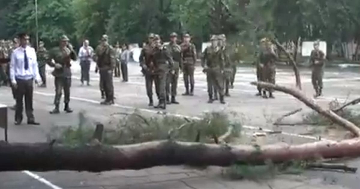 Russian Soldiers Vs Falling Tree Video Huffpost Uk