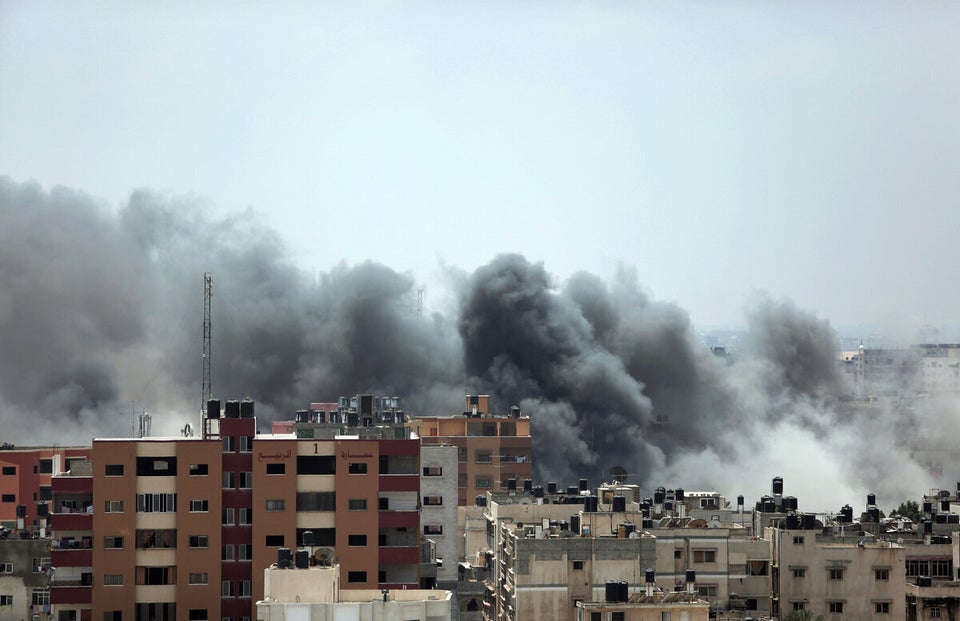 Emotional Al Jazeera Journalist Breaks Down During Gaza Report