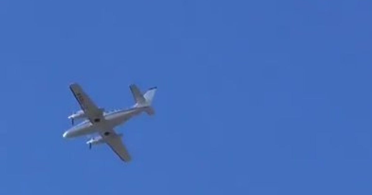 has-the-mystery-plane-circling-london-been-caught-on-camera-huffpost-uk-tech