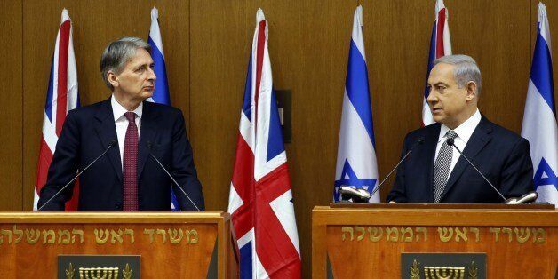Israeli Prime Minister Benjamin Netanyahu (R) and British Foreign Secretary Philip Hammond hold a joint press conference on July 24, 2014 at the Knesset in Jerusalem. Speaking on his first official visit to the region since taking over as Britain's top diplomat, Hammond said London would do everything it could to help broker a quick end to the hostilities between Israel and the Palestinian Hamas movement which have so far claimed more than 730 lives in Gaza and 35 in Israel. AFP PHOTO/GALI TIBBO