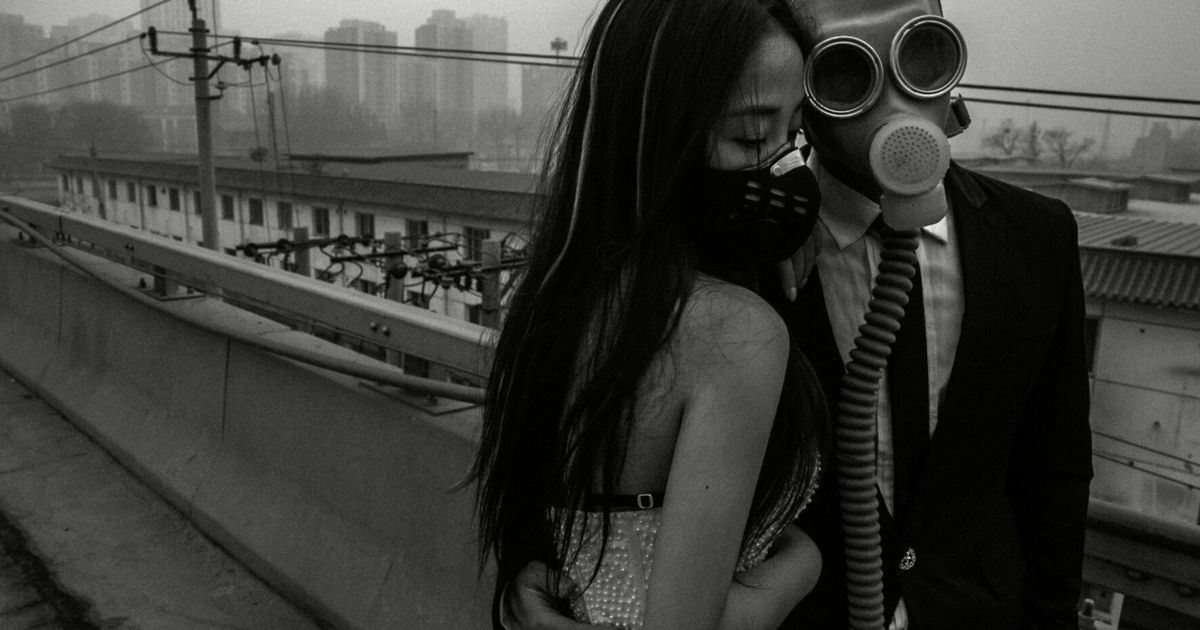 Beijing Bride And Groom Pose In Gas Masks In China Smog Huffpost Uk News 4928