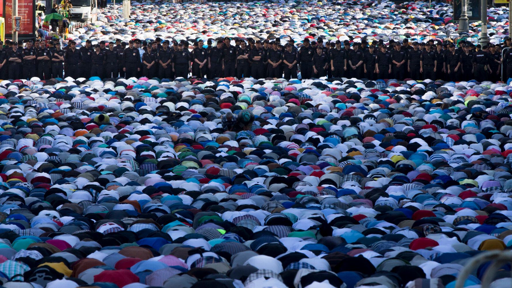 Eid Al Fitr 2014 Muslims Celebrate The End Of Ramadan Pictures Huffpost Uk News 5380