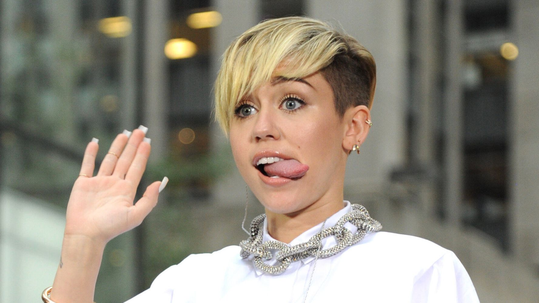 Miley Cyrus Suffers Ultimate Wardrobe Malfunction As She Flashes Live On Stage On Today Show 