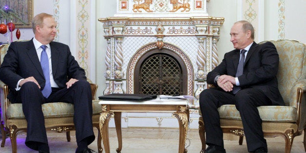 Russian Prime Minister Vladimir Putin (R) speaks with BP chief executive Bob Dudley (L), during their meeting in PutinÂs Novo-Ogaryovo residence, outside Moscow, on January 14, 2011. The heads of energy giant BP and state-run Russian oil firm Rosneft announced a deal to swap shares in a joint venture to exploit the vast untouched energy resources of the Arctic. AFP PHOTO/ RIA-NOVOSTI POOL/ ALEXEY DRUZHININ (Photo credit should read ALEXEY DRUZHININ/AFP/Getty Images)