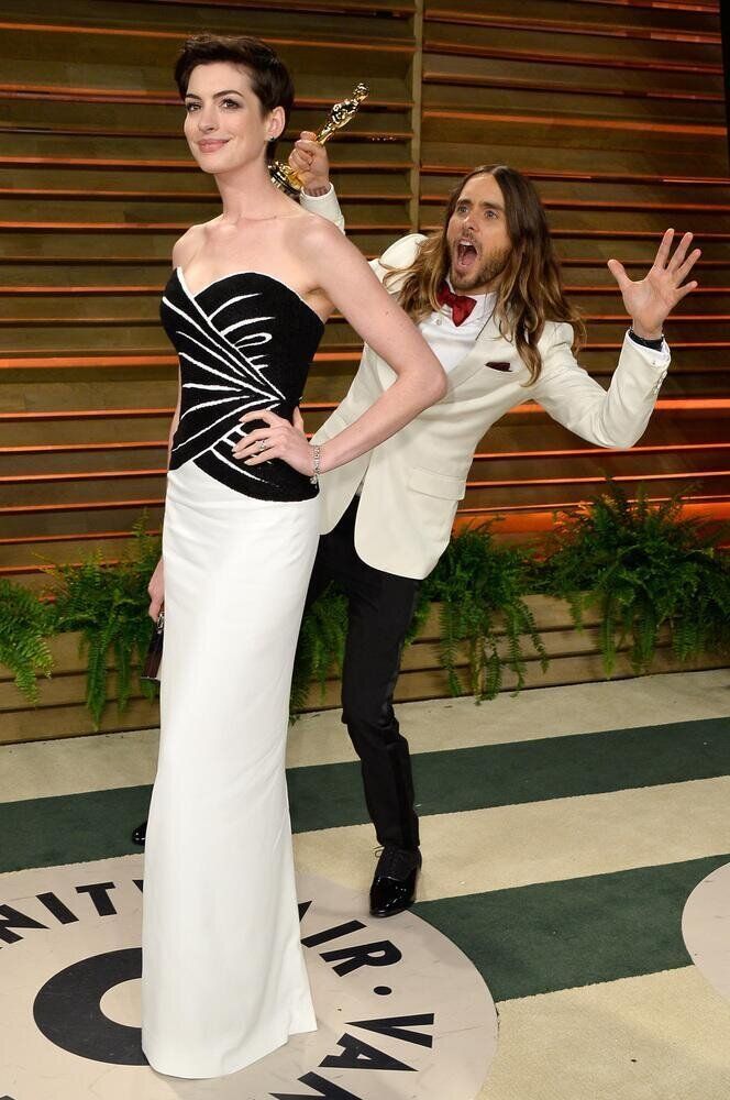 Jared Leto and Anne Hathaway 