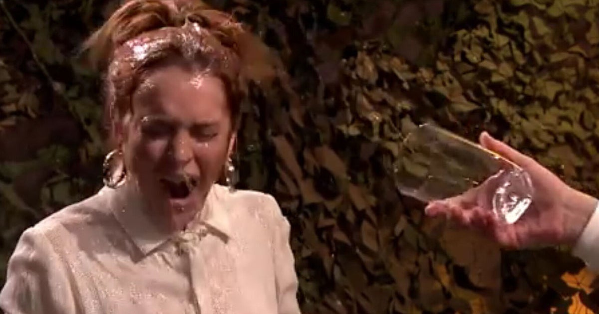 Lindsay Lohan Has Water Thrown In Her Face By Host Jimmy Fallon During