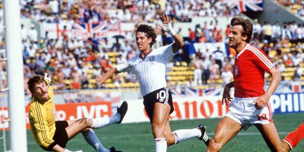 MONTERREY, MEXICO - JUNE 11: WM 1986 in Mexiko, Monterrey; ENGLAND - POLEN (ENG - POL) 3:0; TOR ZUM 1:0 Gary LINEKER/ENG (Photo by Bongarts/Getty Images)