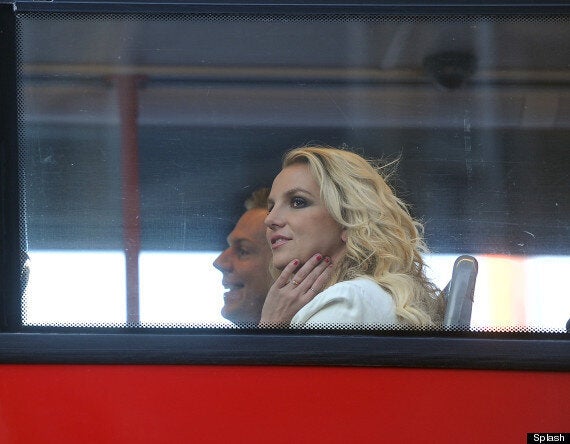 Britney Spears Takes A Tour Around London On A Sightseeing Bus (PICS ...