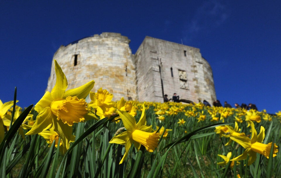 UK Weather Spring Sunshine Makes Britain Hotter Than Mediterranean