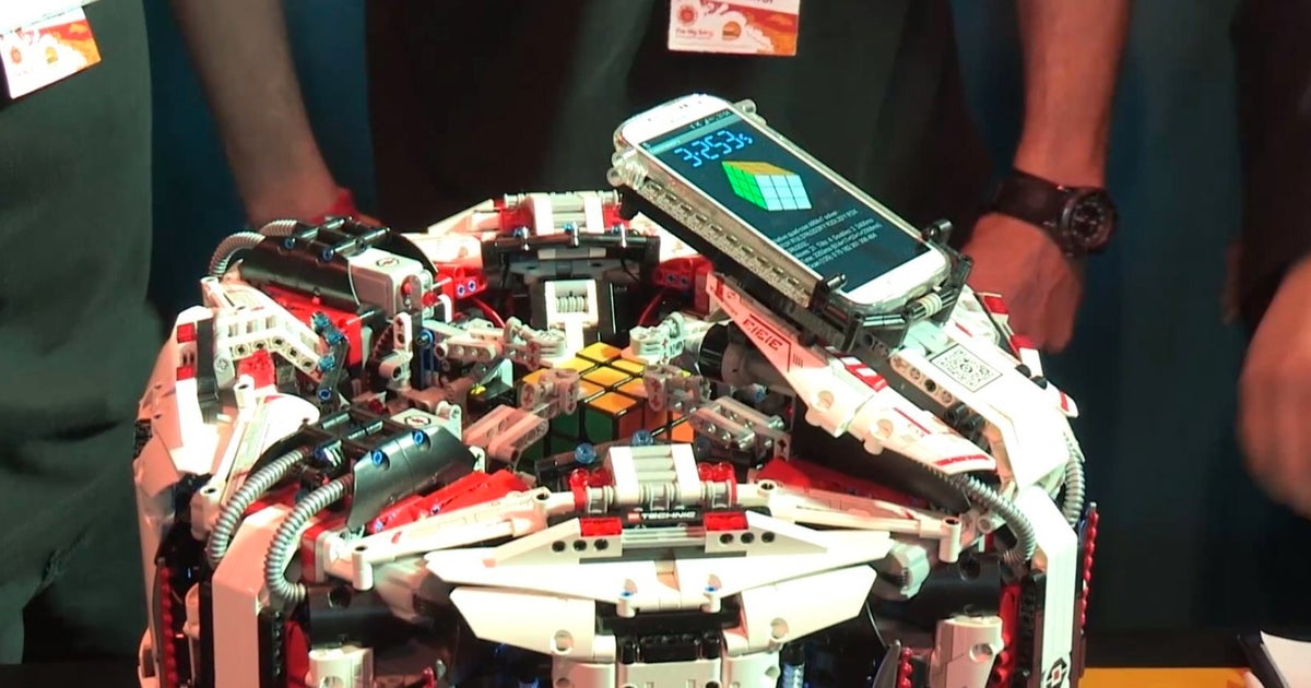 Cubestormer 3 Rubik's Cube Solving Robot Is Made Of Lego But Is Faster(02)