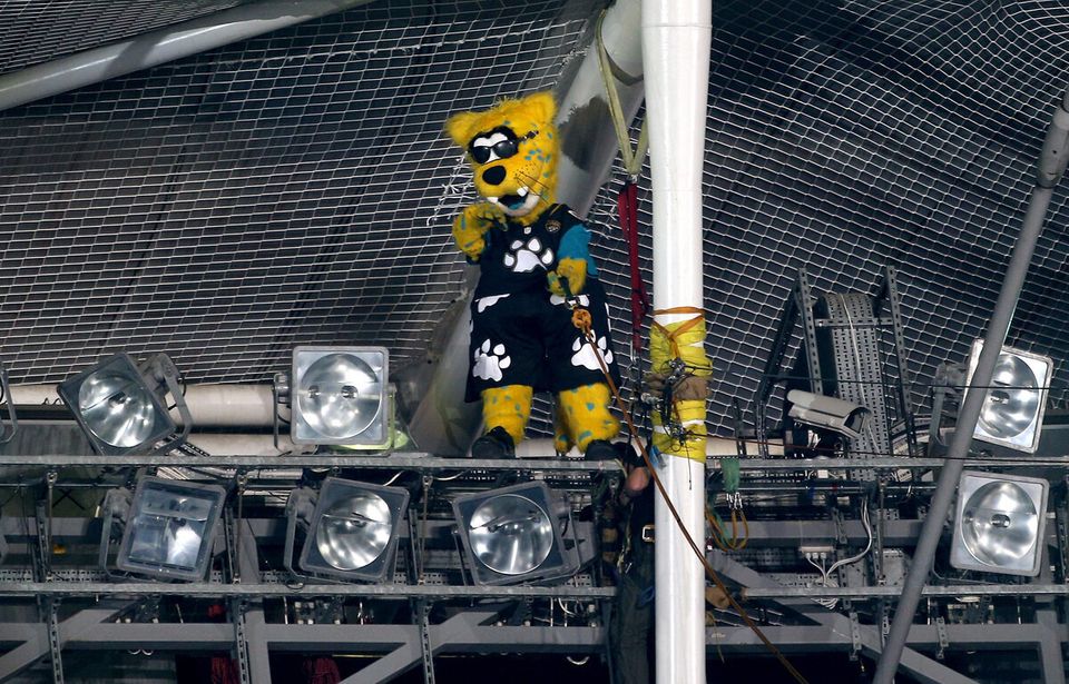 Jaguars mascot loses bet, dances in a thong 