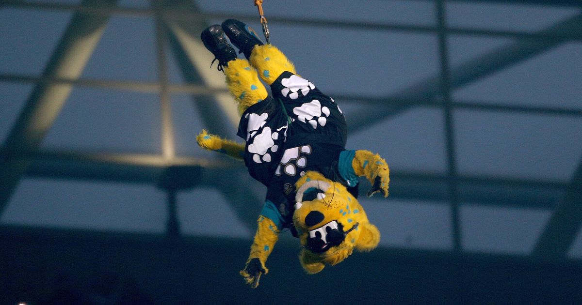 Jacksonville Jaguars Mascot Goes Streaking (PICTURES)