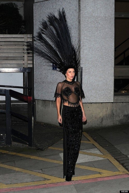lady gaga peacock dress Lady Gaga Peacock Outfit stuck in cab Kelly Osbourne - Celebrity News