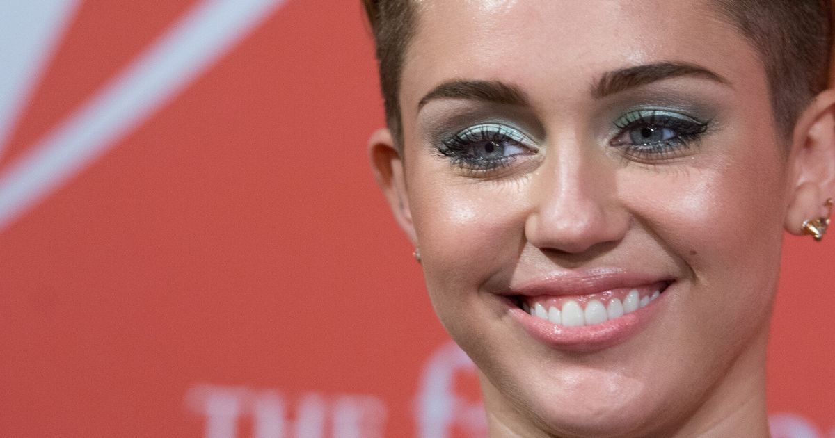 Miley Cyrus Tweets Picture Of Sexually Explicit Pumpkins For Halloween Nsfw Pics Huffpost Uk 3229