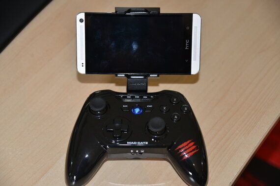 Gaming With the C.T.R.L.r Mobile Gamepad From MadCatz