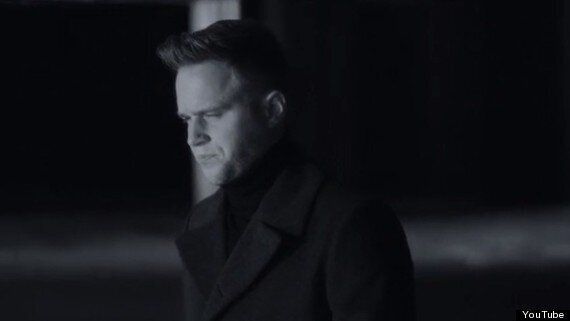 Olly Murs Recreates Robbie Williams' 'Angels' Video For 'Hand On Heart ...