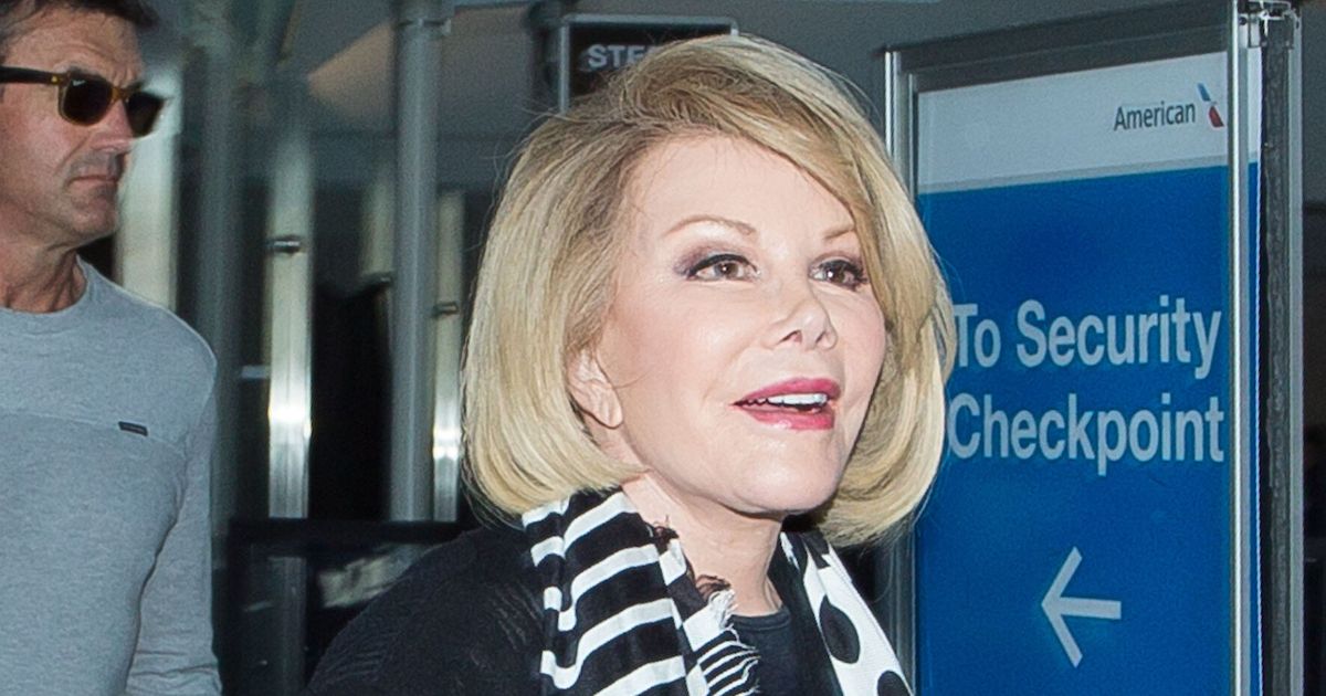 Joan Rivers ‘rushed To Hospital After She Stops Breathing In New York Huffpost Uk Entertainment 