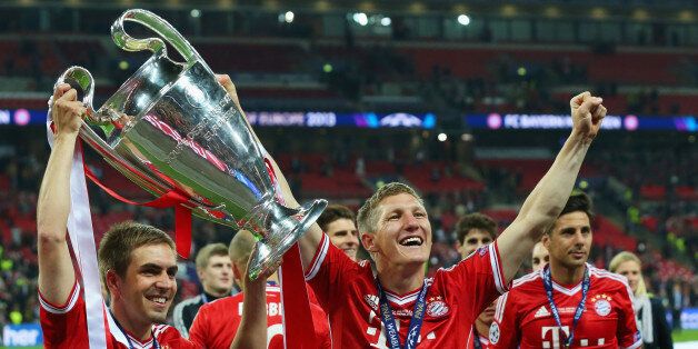 LONDON, ENGLAND - MAY 25: Philipp Lahm and Bastian Schweinsteiger of Bayern Muenchen hold the trophy after winning the UEFA Champions League final match against Borussia Dortmund at Wembley Stadium on May 25, 2013 in London, United Kingdom. (Photo by Alex Livesey/Getty Images)