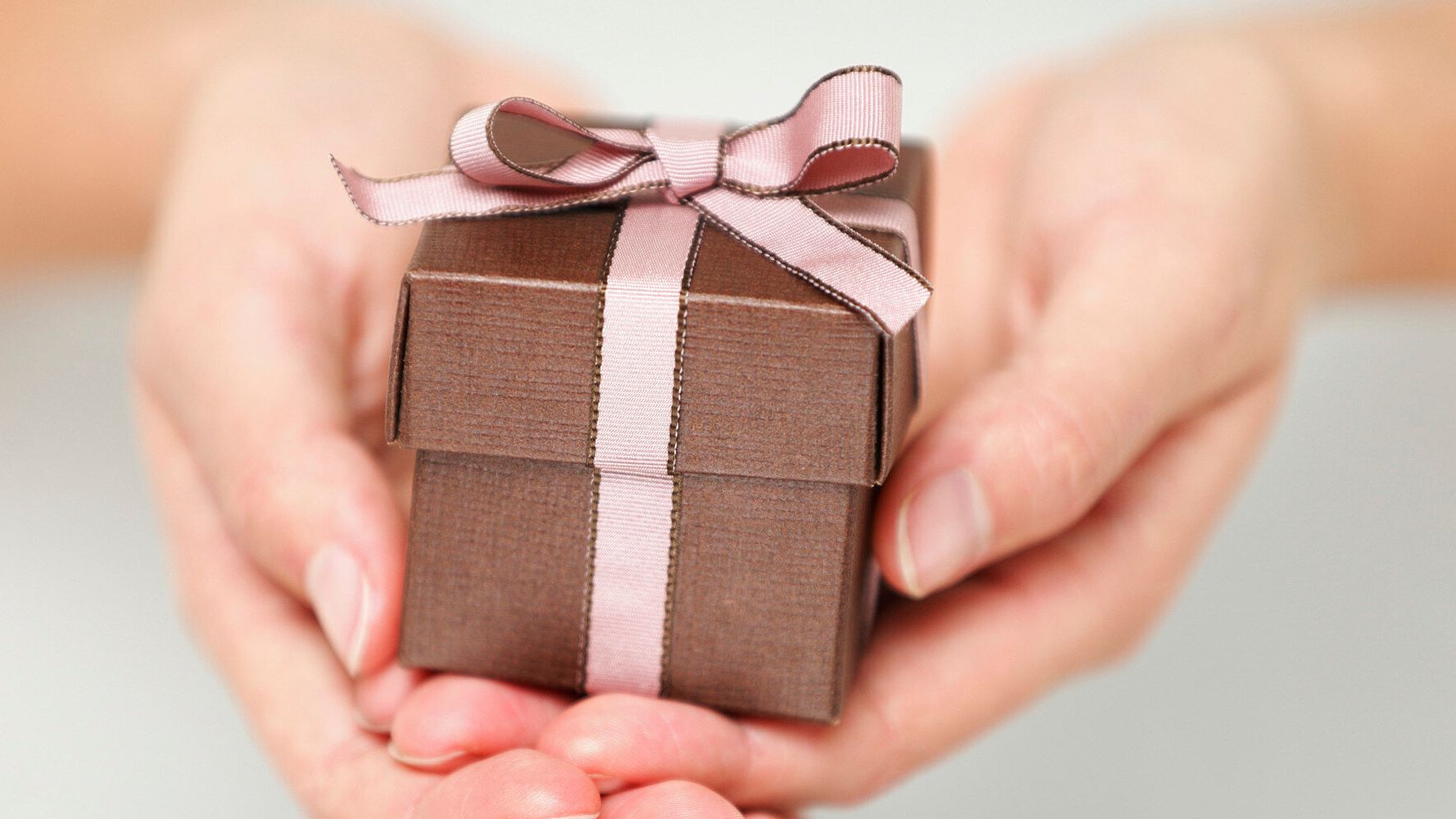 what-you-should-buy-for-the-perfect-housewarming-gift-huffpost-uk-life