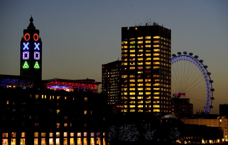 London’s OXO Tower undergoes a dramatic transformation to celebrate the build up to the UK launch of PlayStation®4 and the arrival of the PS4 Lounge #4ThePlayers -3