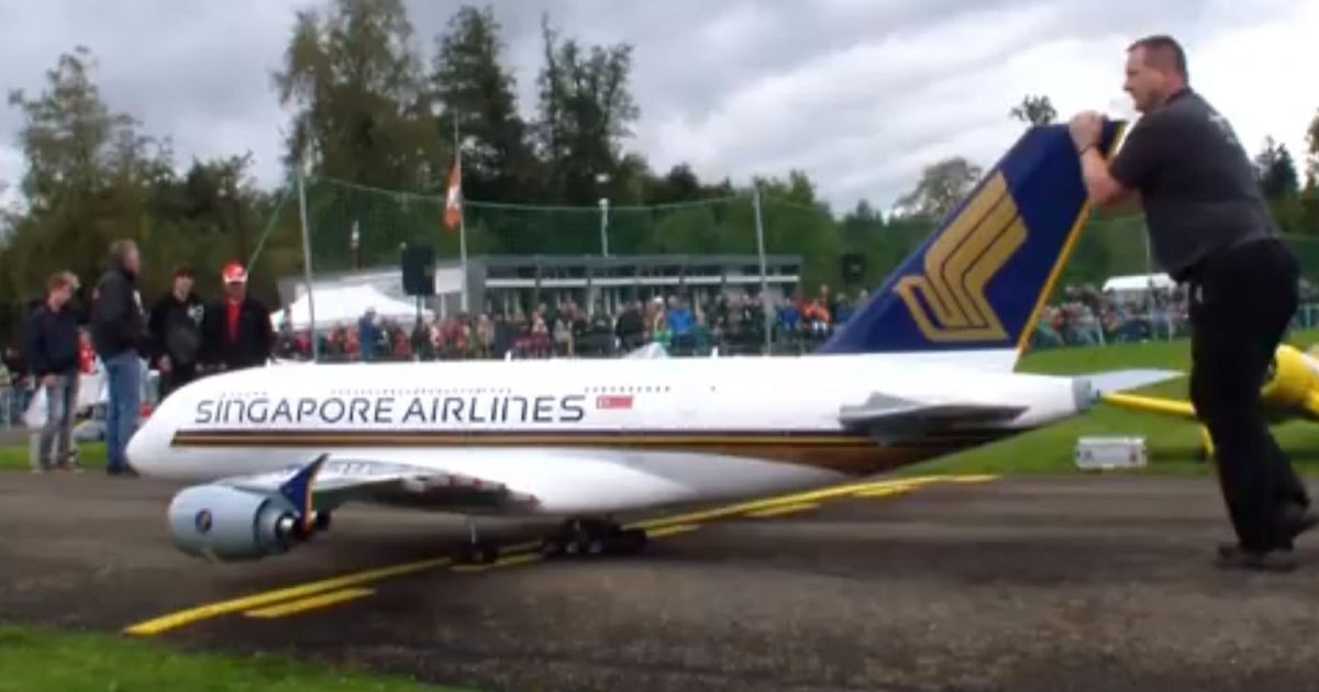 Stupidly Massive A380 Remote Controlled Plane Really Does Fly (VIDEO ...