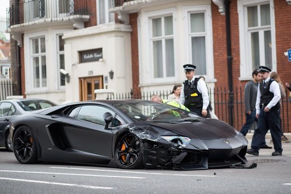 Lamborghini in London luxury-quarter crash