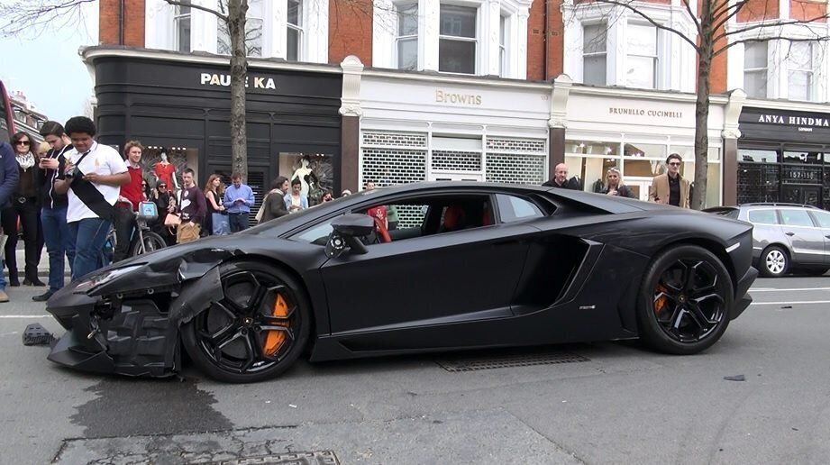 Lamborghini Aventador Crashes In Knightsbridge