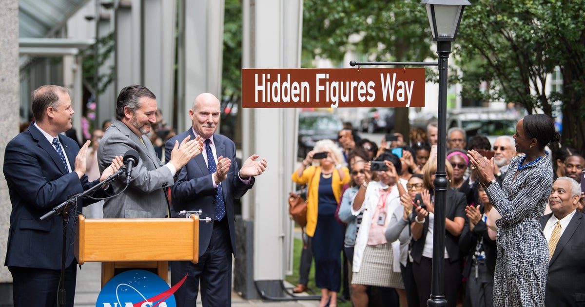 Итан хант hot toys. Figures way. Гроб my chemical romance. Figures way. Along the way kaws.