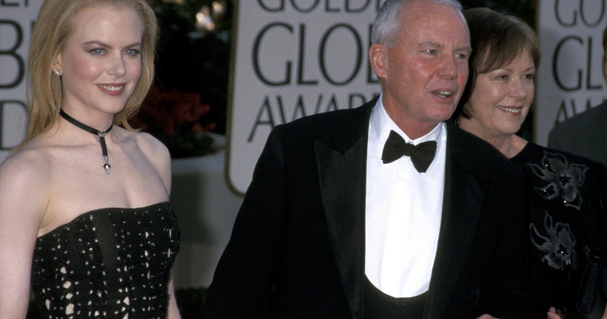 Nicole Kidman S Father Dr Antony Kidman Dies Following A Fall During Visit To Actress S Sister In Singapore Huffpost Uk