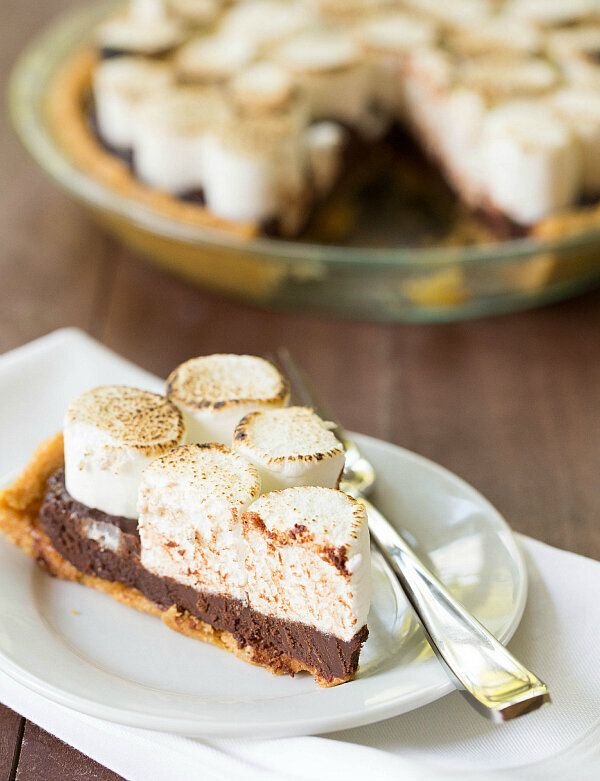 You don't even have to turn on the oven to make this s'mores tart.